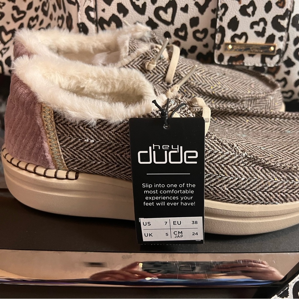 Size 7 Hey Dude